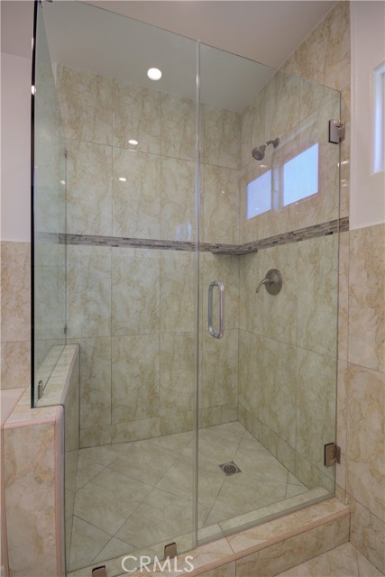 Detail Gallery Image 12 of 21 For 1367 E Windsor, Glendale,  CA 91205 - 3 Beds | 2/1 Baths