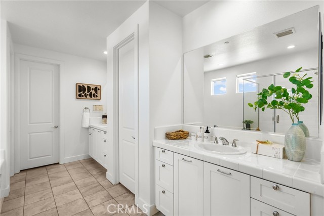 19162 Lauren Lane, Saugus CA: https://media.crmls.org/medias/54a5af8e-5ce4-455a-8866-d32399494f37.jpg