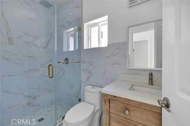 Detail Gallery Image 12 of 20 For 634 E Valencia Ave, Burbank,  CA 91501 - 2 Beds | 2 Baths