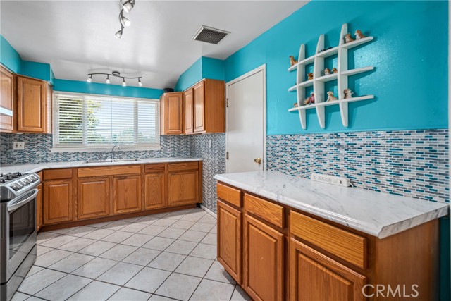 Detail Gallery Image 8 of 28 For 38749 22nd St, Palmdale,  CA 93550 - 4 Beds | 2 Baths