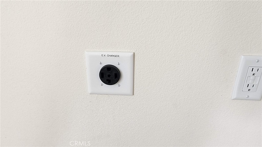 https://media.crmls.org/medias/54a63a1f-6f05-4c0a-8c13-656adaad4f68.jpg?preset=X-Large