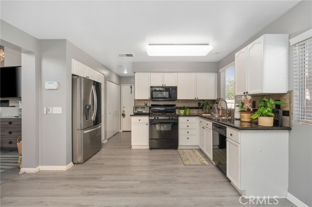 Detail Gallery Image 7 of 26 For 865 Honey Grove Way, Corona,  CA 92878 - 3 Beds | 2/1 Baths