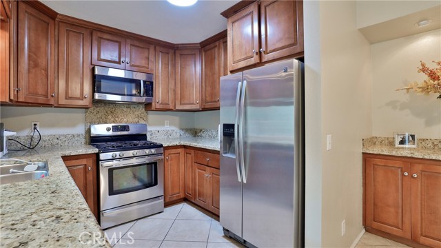 Kitchen Cabinets & Gas Stove