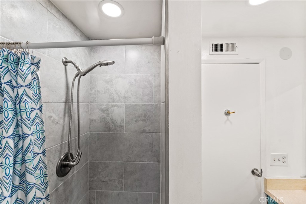 https://media.crmls.org/medias/54a762d2-8ee9-47be-be71-1282ac1d0941.jpg?preset=X-Large