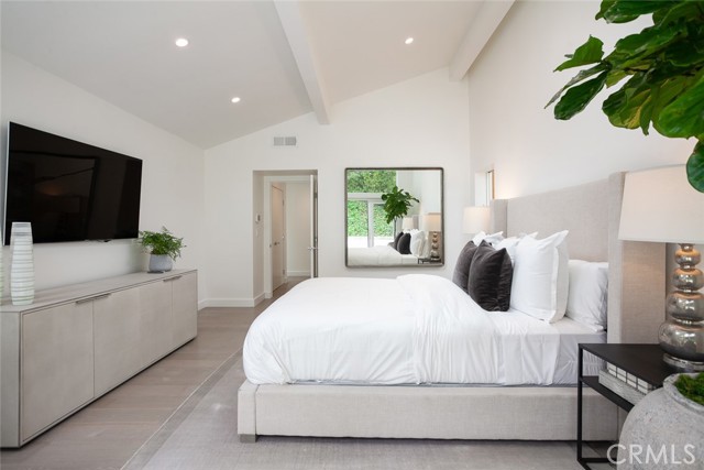 Detail Gallery Image 18 of 28 For 11 Greenbriar, Newport Beach,  CA 92660 - 3 Beds | 2/1 Baths