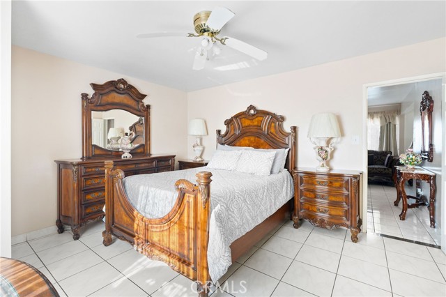 Detail Gallery Image 13 of 36 For 6133 Orchard Ave, Huntington Park,  CA 90255 - 4 Beds | 3 Baths