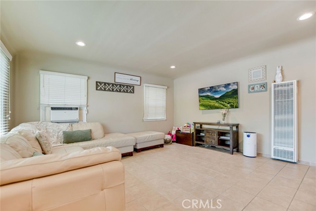 34510 Avenue B, Yucaipa CA: https://media.crmls.org/medias/54a969c7-0f58-4507-8952-763175b36278.jpg