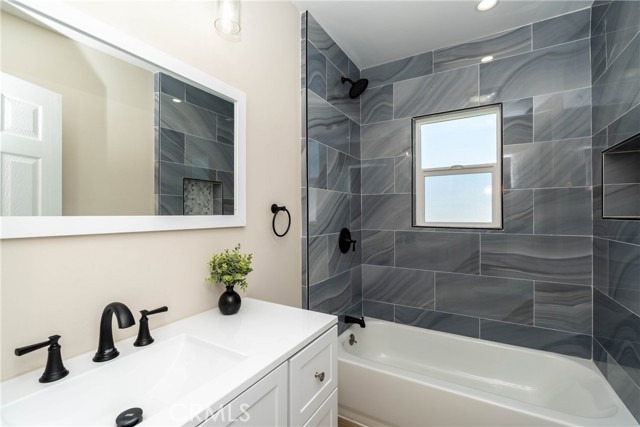 Detail Gallery Image 9 of 21 For 2241 Grand Ave, Long Beach,  CA 90815 - 4 Beds | 2 Baths