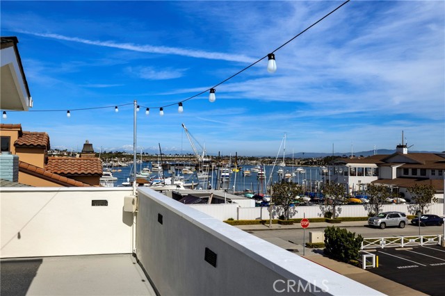 Detail Gallery Image 4 of 22 For 203 8th, Newport Beach,  CA 92661 - – Beds | – Baths