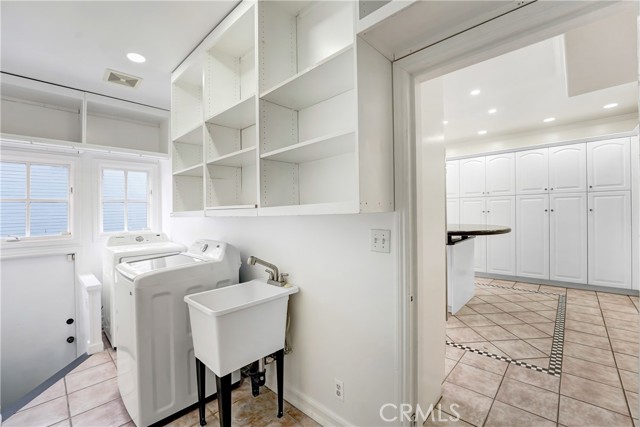 816 S Longwood, Los Angeles CA: https://media.crmls.org/medias/54a9c45f-0d28-4b9e-87ef-9a73f01280d6.jpg