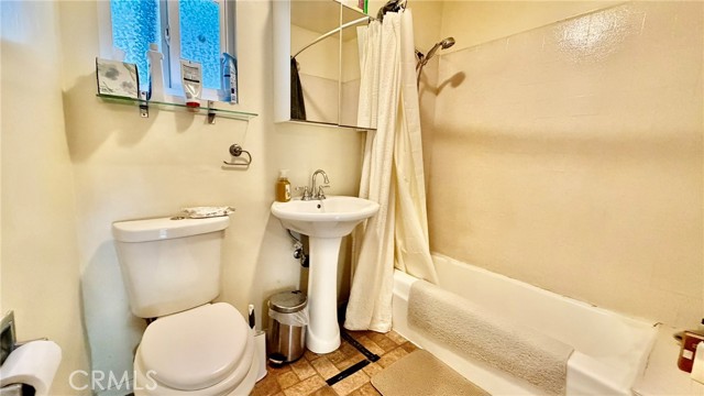 Detail Gallery Image 9 of 24 For 843 Laveta Ter, Echo Park,  CA 90026 - 4 Beds | 2 Baths