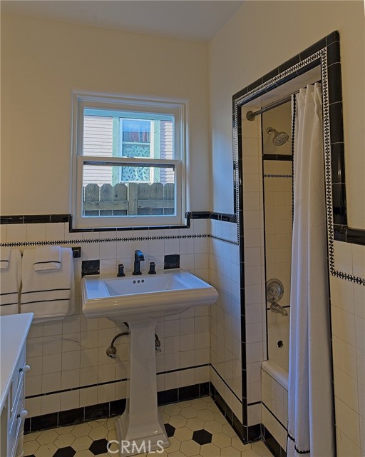 550 N 1st Avenue, Upland CA: https://media.crmls.org/medias/54aa1601-0975-4c8a-aeaf-51ace70eb659.jpg