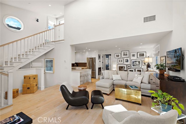 Detail Gallery Image 14 of 68 For 711 1/2 Marigold, Corona Del Mar,  CA 92625 - 2 Beds | 2/1 Baths