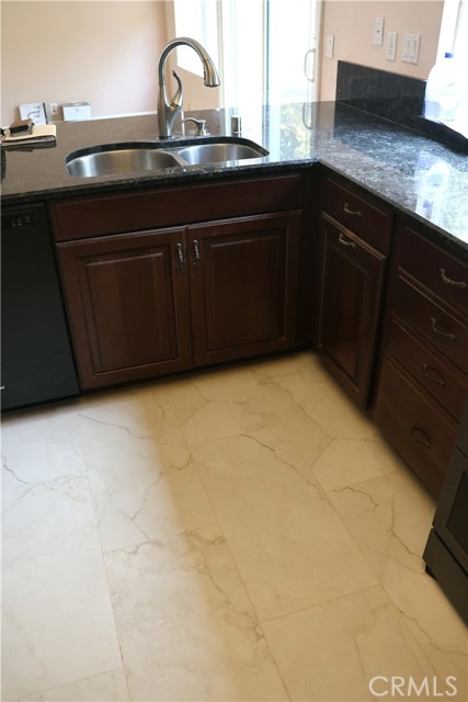 26002 Dundee Drive, Lake Forest CA: https://media.crmls.org/medias/54aad461-bf97-4912-a30e-d6077402b7e0.jpg