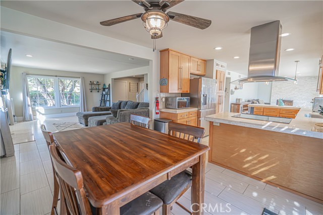 Detail Gallery Image 14 of 61 For 28816 Kenroy Ave, Canyon Country,  CA 91387 - 5 Beds | 3 Baths