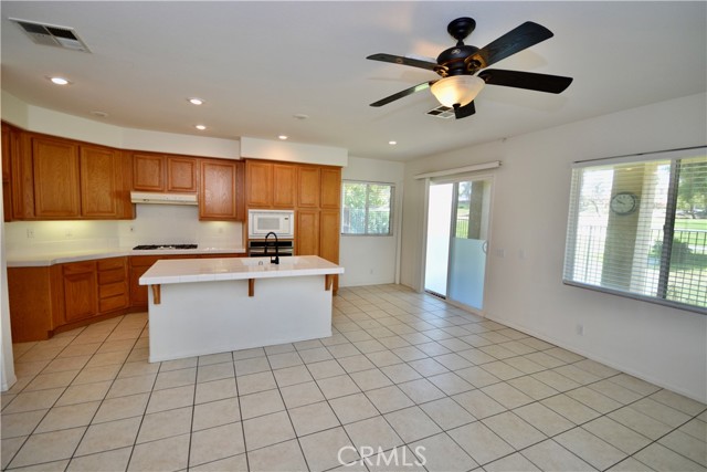 31105 Sunningdale Drive, Temecula CA: https://media.crmls.org/medias/54ab5cb0-9093-4d80-a93d-c3775d914dd7.jpg