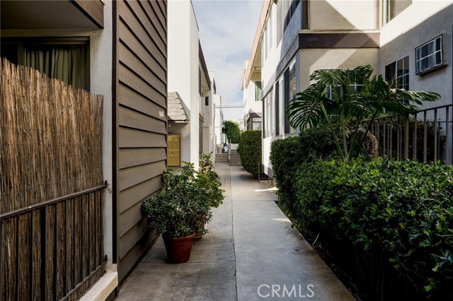 Detail Gallery Image 30 of 32 For 615 E Olive a,  Burbank,  CA 91501 - 2 Beds | 2 Baths