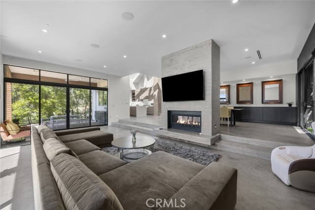 Detail Gallery Image 4 of 53 For 18177 Knoll Hill, Granada Hills,  CA 91344 - 4 Beds | 4/1 Baths