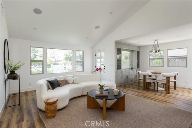 Detail Gallery Image 7 of 42 For 212 E 19th St, Costa Mesa,  CA 92627 - 5 Beds | 4 Baths