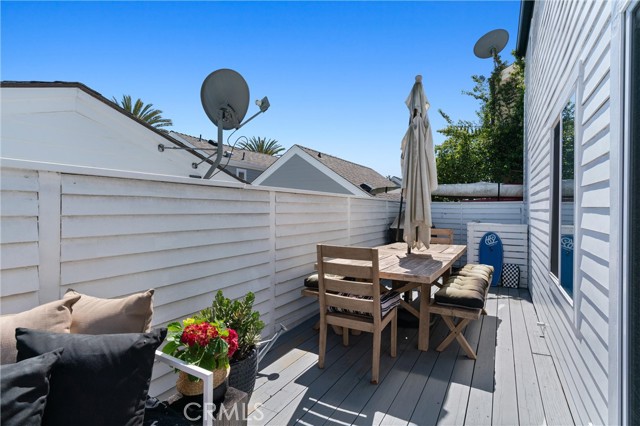 Detail Gallery Image 18 of 41 For 19 Beach Dr, Newport Beach,  CA 92663 - 2 Beds | 2 Baths