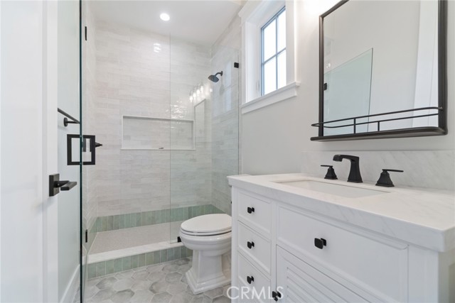 617 36th Street, Manhattan Beach, California 90266, 6 Bedrooms Bedrooms, ,6 BathroomsBathrooms,Residential,Sold,36th,SB22005152