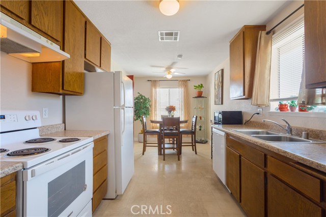 28001 Winged Foot Drive, Menifee CA: https://media.crmls.org/medias/54ad7c3b-ff5f-45a6-98d4-6d3ef5ce64e2.jpg