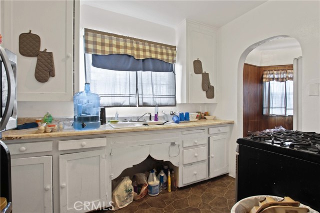 159 E 105th Street, Los Angeles CA: https://media.crmls.org/medias/54ae8580-a84c-432b-ae75-2dafdf4b533b.jpg