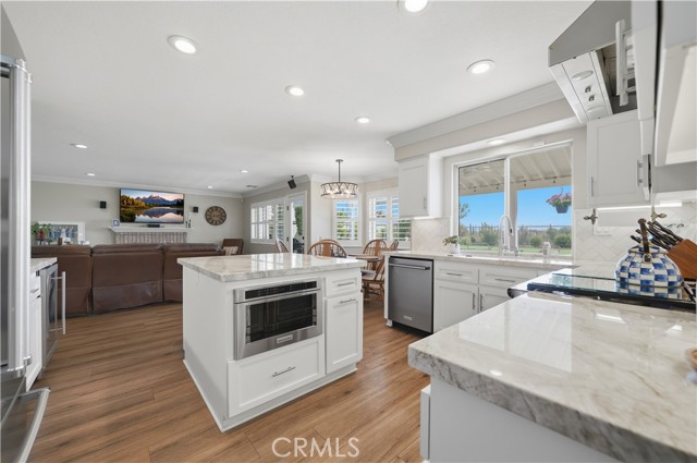 Detail Gallery Image 13 of 51 For 32203 Corte Carmela, Temecula,  CA 92592 - 5 Beds | 3 Baths