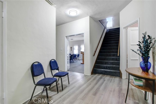 Image 33 of 46 For 724 Glenoaks Boulevard