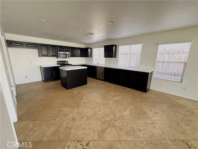 Detail Gallery Image 10 of 28 For 22866 Charles St, Wildomar,  CA 92595 - 4 Beds | 3 Baths