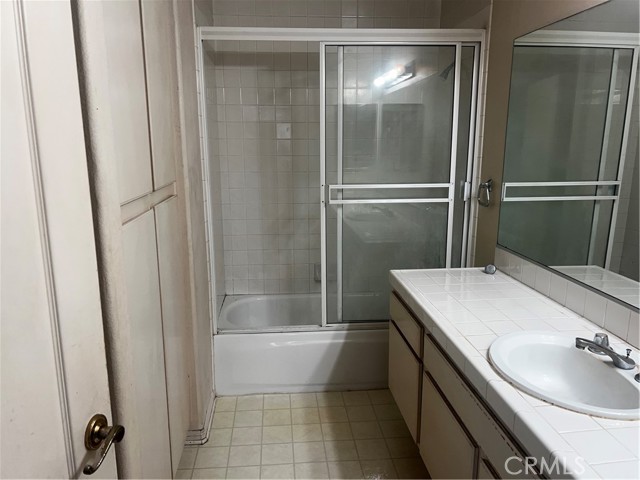 5240 Vantage Avenue, 101 photo 16