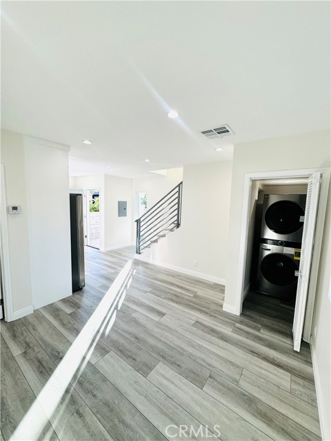 Detail Gallery Image 7 of 31 For 9318 Encino Ave, Northridge,  CA 91325 - 3 Beds | 3 Baths