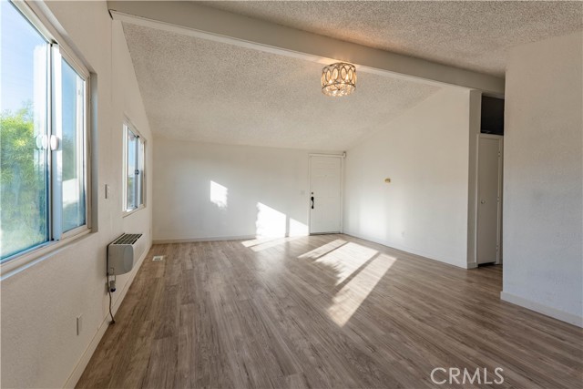 Detail Gallery Image 3 of 30 For 1241 N East #216,  Anaheim,  CA 92805 - 3 Beds | 2 Baths