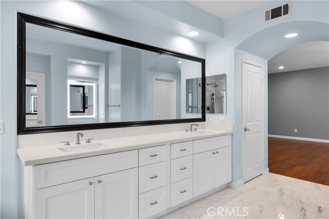 29 Mount Vernon, Irvine CA: https://media.crmls.org/medias/54b081d6-17d5-4a3f-ae79-9dee00caf341.jpg