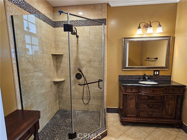 Detail Gallery Image 14 of 25 For 13824 Valerio, Van Nuys,  CA 91405 - 3 Beds | 3 Baths