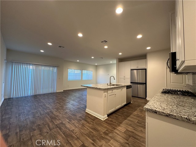 Detail Gallery Image 4 of 15 For 7245 Crescendo Ln, Fontana,  CA 92336 - 4 Beds | 2/1 Baths