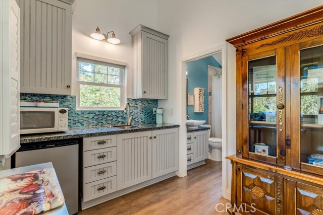 1560 Emerson Road, Cambria CA: https://media.crmls.org/medias/54b2ff88-b670-4b6b-9c11-37f73ddb4be4.jpg