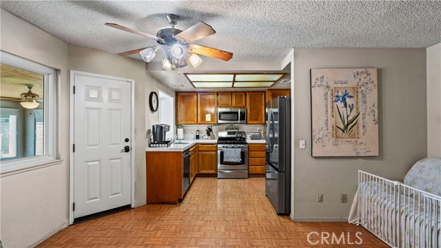 Detail Gallery Image 9 of 33 For 10847 Spyglass Dr, Rancho Cucamonga,  CA 91730 - 4 Beds | 3 Baths