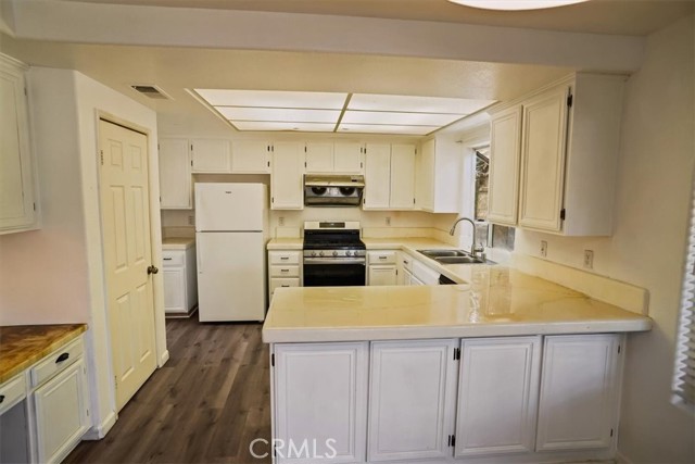 Detail Gallery Image 5 of 23 For 447 W Avenue J12, Lancaster,  CA 93534 - 4 Beds | 3 Baths