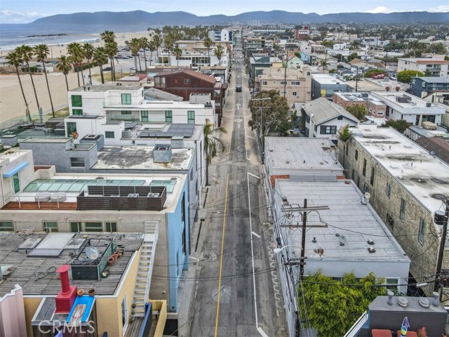 12 1/2 25th Place, Venice CA: https://media.crmls.org/medias/54b34240-8366-45d0-b09a-2f14c94f051e.jpg