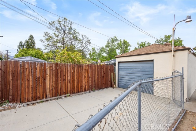 745 N Laurel Avenue, Upland CA: https://media.crmls.org/medias/54b38037-d1a0-4bd5-b8a2-7da07943bd58.jpg