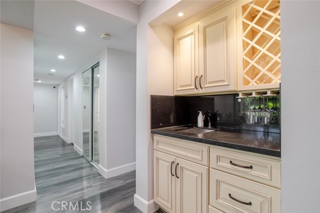 Detail Gallery Image 11 of 31 For 236 N Louise St #104,  Glendale,  CA 91206 - 2 Beds | 2 Baths