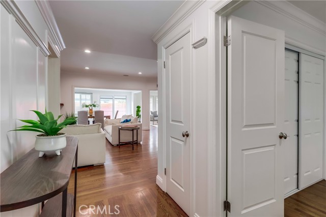 Detail Gallery Image 5 of 30 For 12640 Albers St, Valley Village,  CA 91607 - 6 Beds | 4 Baths