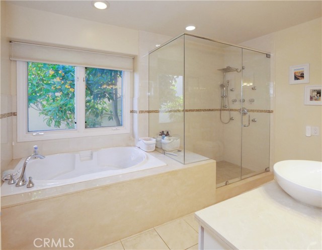 345 Palos Verdes W Drive, Palos Verdes Estates CA: https://media.crmls.org/medias/54b47147-a4df-43a3-bf2b-44a4d55027b7.jpg
