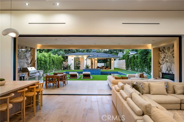 Detail Gallery Image 13 of 72 For 11826 Kling St, Valley Village,  CA 91607 - 6 Beds | 5/1 Baths