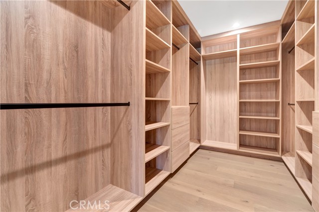 Detail Gallery Image 16 of 28 For 4830 Hasekian Dr, Tarzana,  CA 91356 - 4 Beds | 4/1 Baths