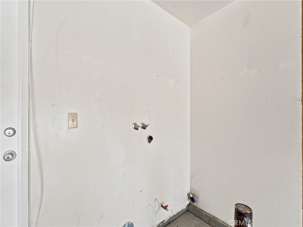https://media.crmls.org/medias/54b5bc83-7bc1-4663-9401-b0bea4ee1251.jpg?preset=X-Large