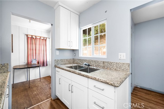 4868 La Roda Avenue, Eagle Rock CA: https://media.crmls.org/medias/54b5c3b5-4eda-4077-b52b-2744d90328ce.jpg