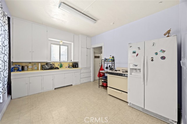 1156 Steuben Street, Pasadena CA: https://media.crmls.org/medias/54b5d3a5-63ce-4be3-b655-85ceafa0e22d.jpg