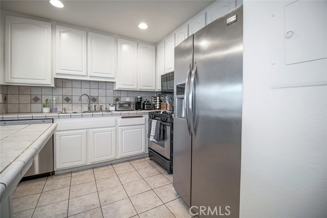 Detail Gallery Image 19 of 54 For 27123 Crossglade Ave #4,  Canyon Country,  CA 91351 - 2 Beds | 2 Baths